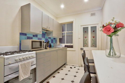 Affordable 3 Bedroom House Darlinghurst With 2 E-Bikes Included - Accommodation Australia 4