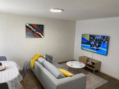 Affordable Inglewood Apartment+Pool - Accommodation Australia 0
