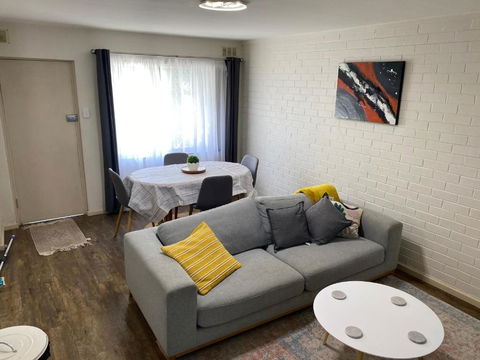 Affordable Inglewood Apartment+Pool - Accommodation Australia 3