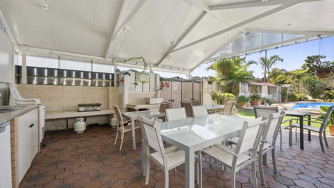 Affordable, Pool, Spa, Beach, Bbq, Sleeps 4 - Accommodation Australia 3