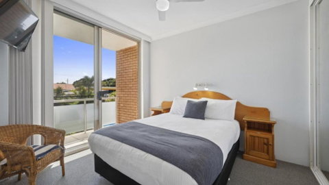 Affordable, Pool, Spa, Beach, Bbq, Sleeps 4 - Accommodation Australia 4