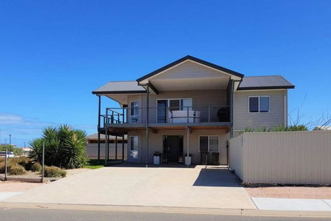 Agape Holiday Home With Pool Table ,NBN Internet - Accommodation Australia 0