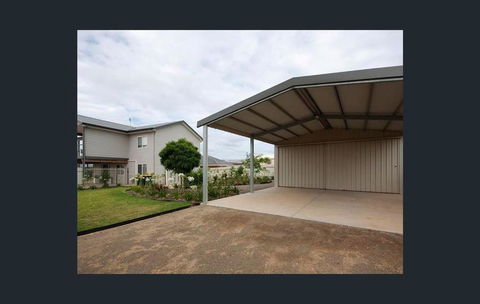 Agape Holiday Home With Pool Table ,NBN Internet - Accommodation Australia 2