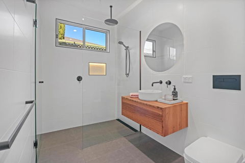 Ailsafield - Home In The Heart Of Mansfield - Accommodation Australia 4