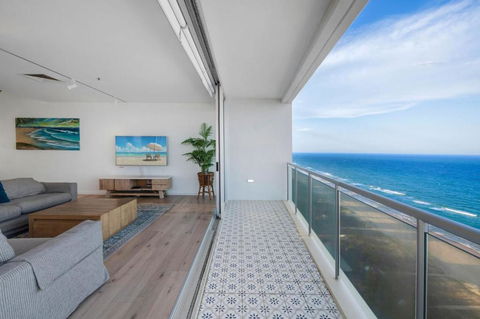 Air On Broadbeach 2 Level Private Apartment - CoastHM - Accommodation Australia 1
