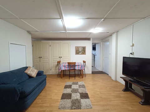 Affordable, Private Apartment With Garage Parking - Accommodation Australia 2