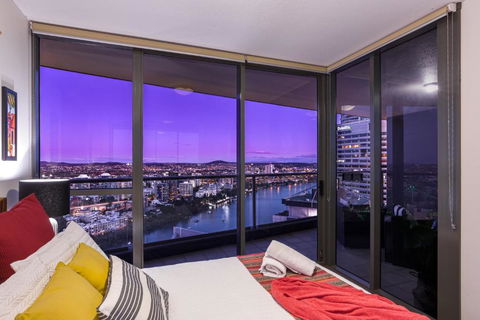 African Escape On Level 38 - Balcony With Views - Accommodation Australia 0
