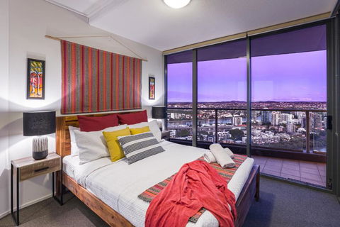 African Escape On Level 38 - Balcony With Views - Accommodation Australia 2