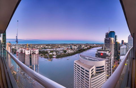 African Escape On Level 38 - Balcony With Views - Accommodation Australia 4