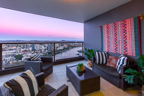 African Escape On Level 38 - Balcony With Views - Accommodation Australia 3