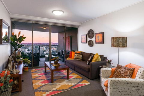 African Escape On Level 38 - Balcony With Views - Accommodation Australia 1