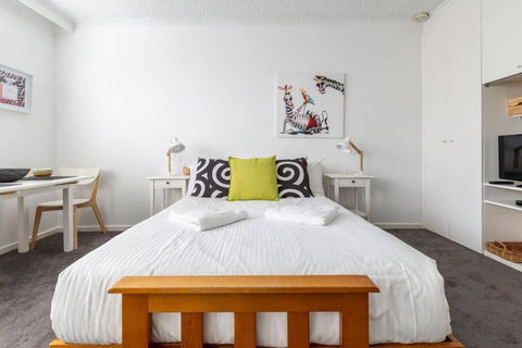 Acland Central Studio - A Cosy St Kilda Escape - Accommodation Australia 0