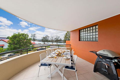 Adrift At Dolphin Cove Apt 5 - Riverfront Modern - Accommodation Australia 0