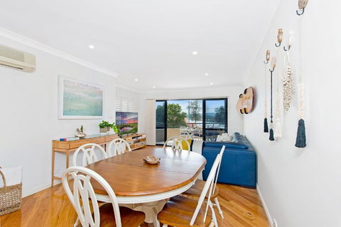 Adrift At Dolphin Cove Apt 5 - Riverfront Modern - Accommodation Australia 2
