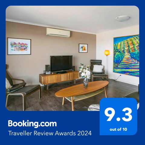 Absolute Waterfront Views And Kayaks - Accommodation Australia 4