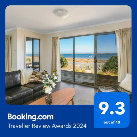 Absolute Waterfront Views And Kayaks - Accommodation Australia 2