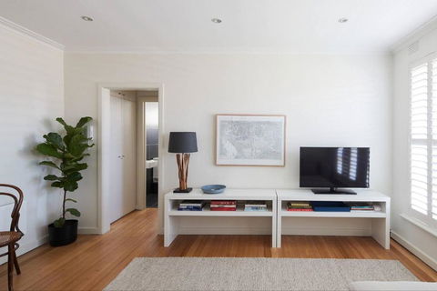 A Touch Of Tuscan Charm Off Toorak Road - Accommodation Australia 3