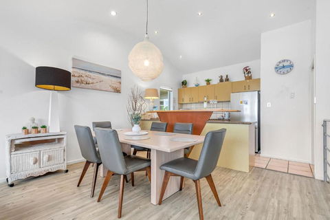 Andari Apartment 2, Sunshine Beach, Beachfront Street And Just Steps To Surf-club - Local Tourism 2