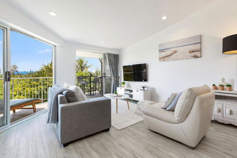 Andari Apartment 2, Sunshine Beach, Beachfront Street And Just Steps To Surf-club - Local Tourism 1
