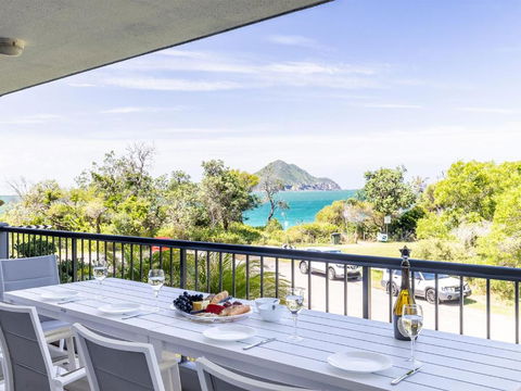 Albacore 3 Waterfront Pool Lift And Views - Accommodation Australia 0