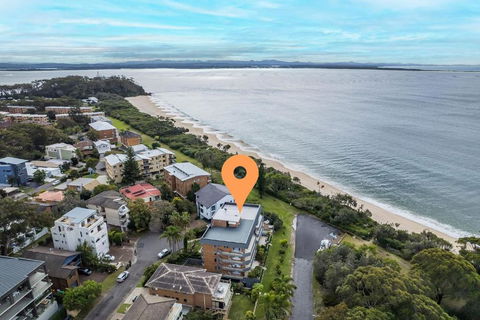 Albacore 3 Waterfront Pool Lift And Views - Accommodation Australia 1
