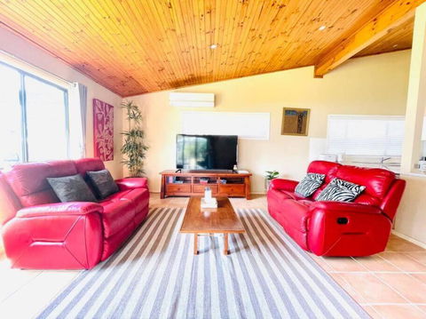 Aircabin - Tuggerawong - Lake Front - 3 Beds House - Accommodation Australia 2