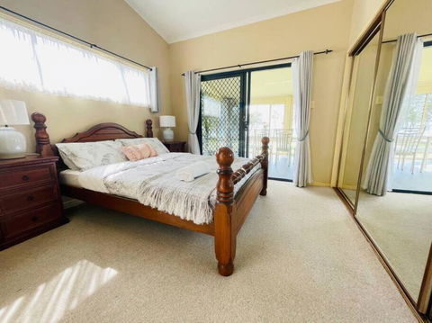 Aircabin - Tuggerawong - Lake Front - 3 Beds House - Accommodation Australia 3