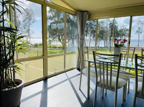 Aircabin - Tuggerawong - Lake Front - 3 Beds House - Accommodation Australia 4
