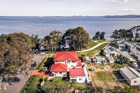 Aircabin - Tuggerawong - Lake Front - 9 Beds House - Accommodation Australia 0