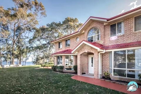 Aircabin - Tuggerawong - Lake Front - 9 Beds House - Accommodation Australia 1