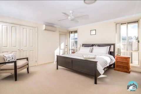 Aircabin - Tuggerawong - Lake Front - 9 Beds House - Accommodation Australia 2