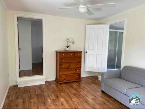 Aircabin - Tuggerawong - Lake Front - 9 Beds House - Accommodation Australia 4