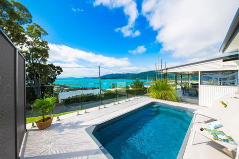 Airlie Blue On Blue - Accommodation Australia 3
