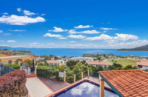 Airlie Hasta Manana - Local Tourism 3