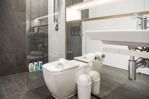 AirTrip Apartments On Tribune Street - Accommodation Australia 4
