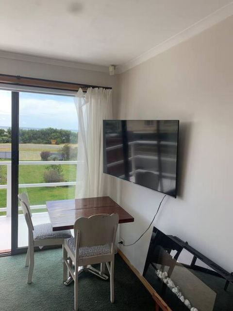 Al Mare - Mediterranean 4BR Retreat By The Sea - Accommodation Australia 3