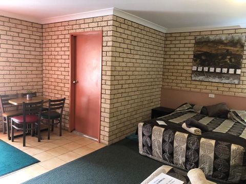 Alamo Motor Inn - Accommodation Australia 3