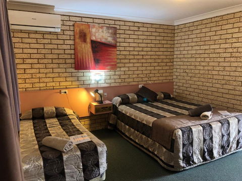 Alamo Motor Inn - Accommodation Australia 2