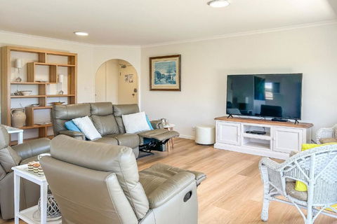 Albacore 7 Waterfront Unit - Accommodation Australia 3