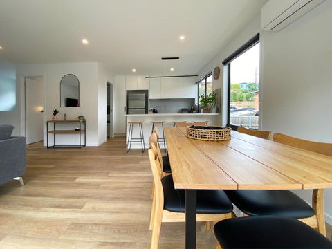Albatross Rise - Modern Family Home - Accommodation Australia 4