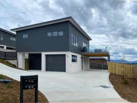 Albatross Rise - Modern Family Home - Accommodation Australia 2