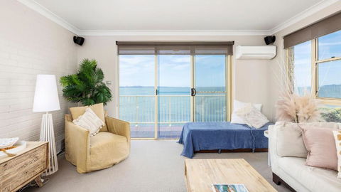 Alcheringa - Units 3 & 4 32 Sandy Point Rd - Accommodation Australia 4