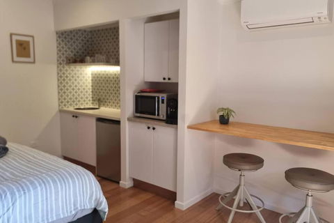 Alcorn Garden Studio Main House Attached-Dog Friendly 2 Mins Walk To Beach - Accommodation Australia 2