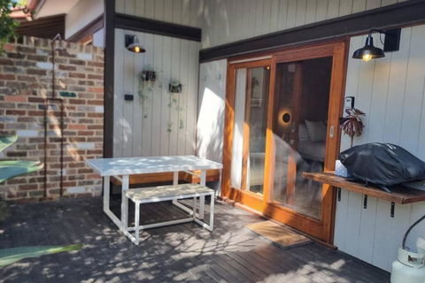 Alcorn Garden Studio Main House Attached-Dog Friendly 2 Mins Walk To Beach - Accommodation Australia 3