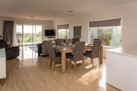 Aldinga Bay Bungalow Ocean View Retreat - Accommodation Australia 2