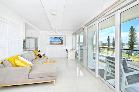 Alexandra Headland Ocean Dream - Stunning View ZA6 - Accommodation Australia 1