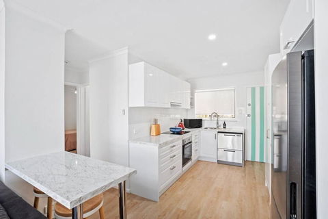 Alfred Street - Hosted By Burleigh Letting - Accommodation Australia 3