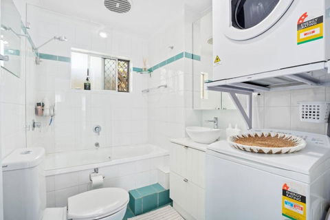 Alfred Street - Hosted By Burleigh Letting - Accommodation Australia 4