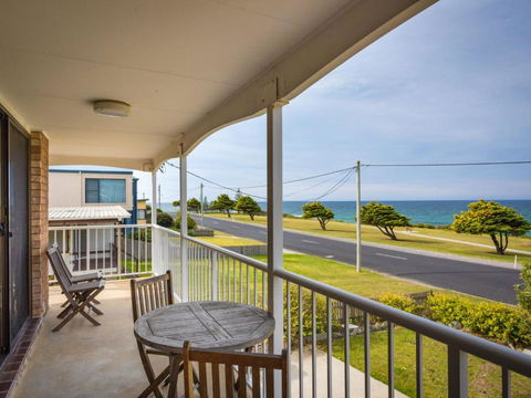 Allawah Beach House - 29 Dalmeny Drive, Kianga - Accommodation Australia 2