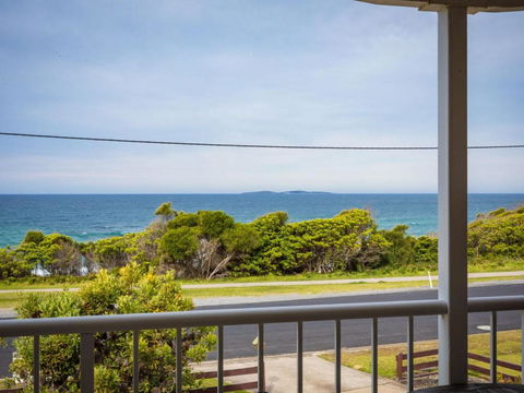 Allawah Beach House - 29 Dalmeny Drive, Kianga - Accommodation Australia 3
